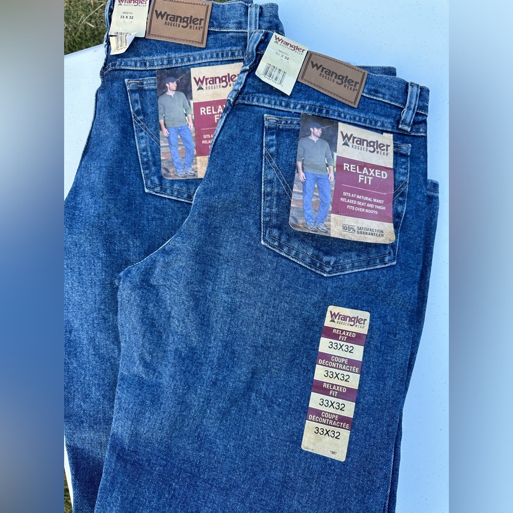 2 pairs of Wrangler Relaxed fit jeans size 33x32 BRAND NEW